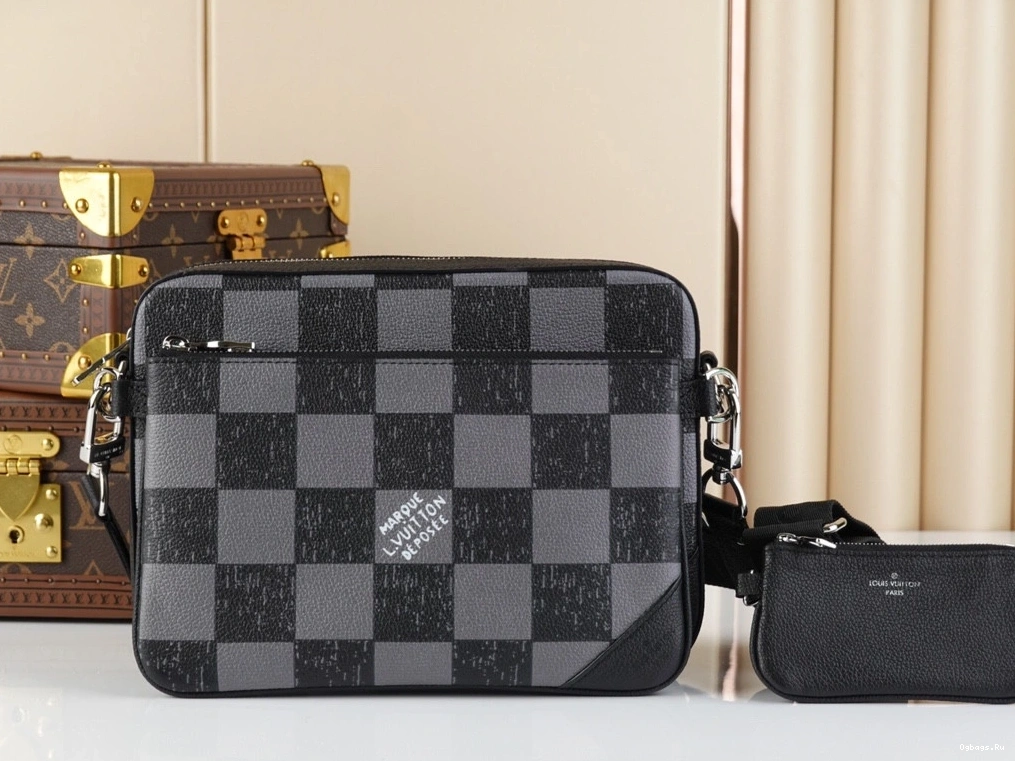 VUITTON LOUIS MESSENGER TRIO 0501